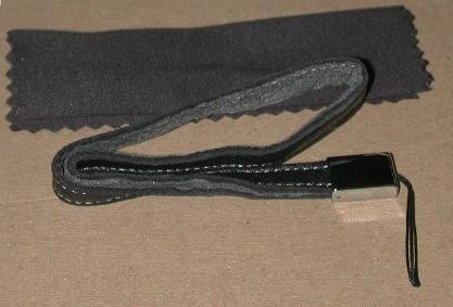 Laccio da polso nero in pelle + pezzuola pulisci schermo Laccio da polso nero in pelle + pezzuola pulisci schermo